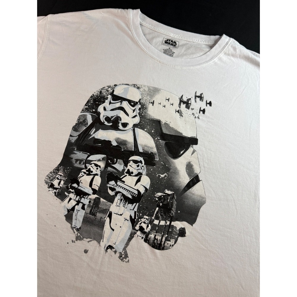 Star Wars Galaxys Edge Stormtrooper Helmet Graphic Tee White XL NWOT